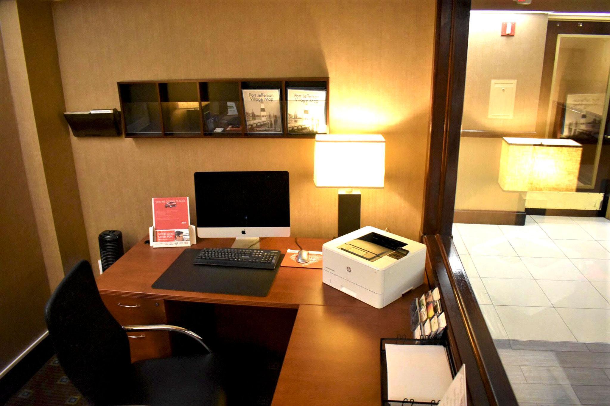 Express Stony Brook-long Island By Ihg 2* Centereach